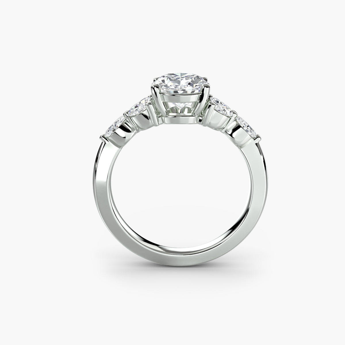 The Shoulder Cluster Ring 18K